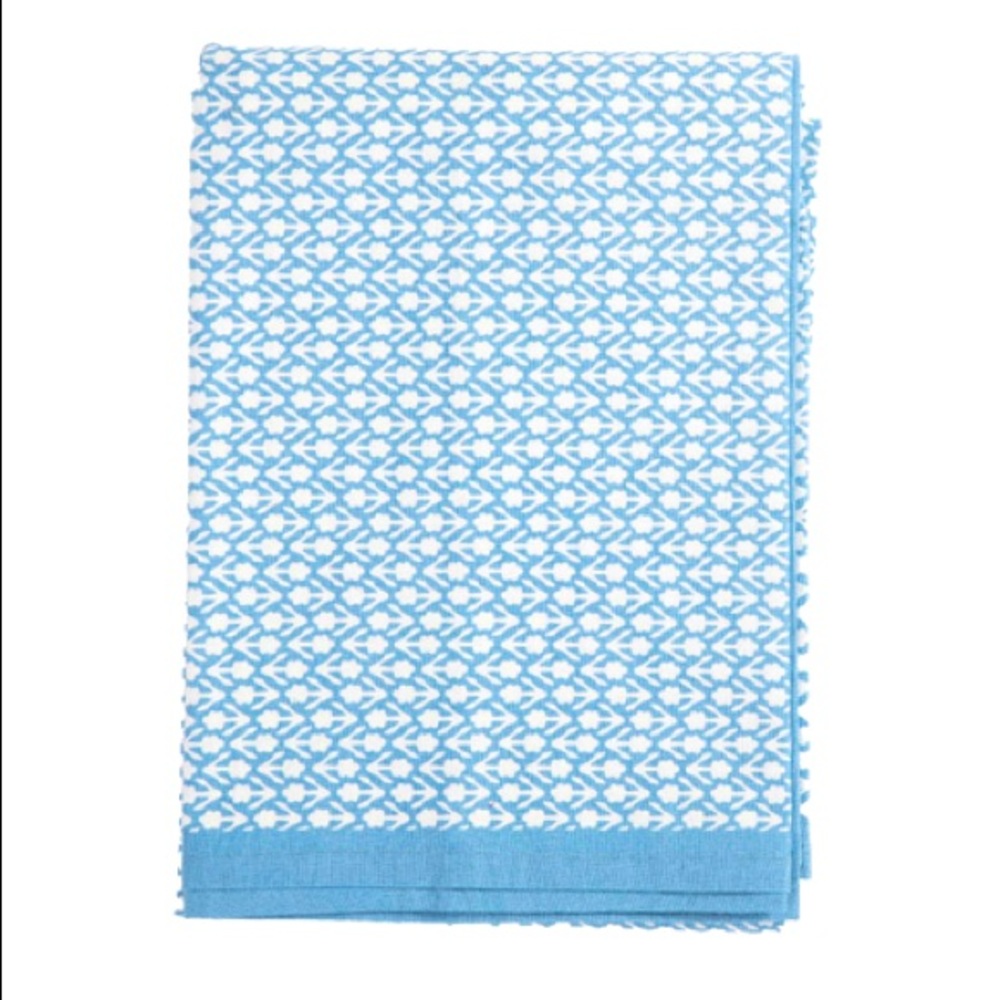 NWT Amanda Lindroth Blue Floral Tablecloth (L)